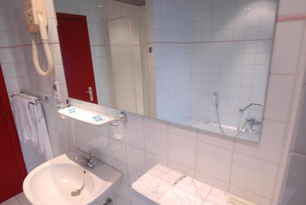 Hotel Le Joli Bois ウォータールー 部屋 写真